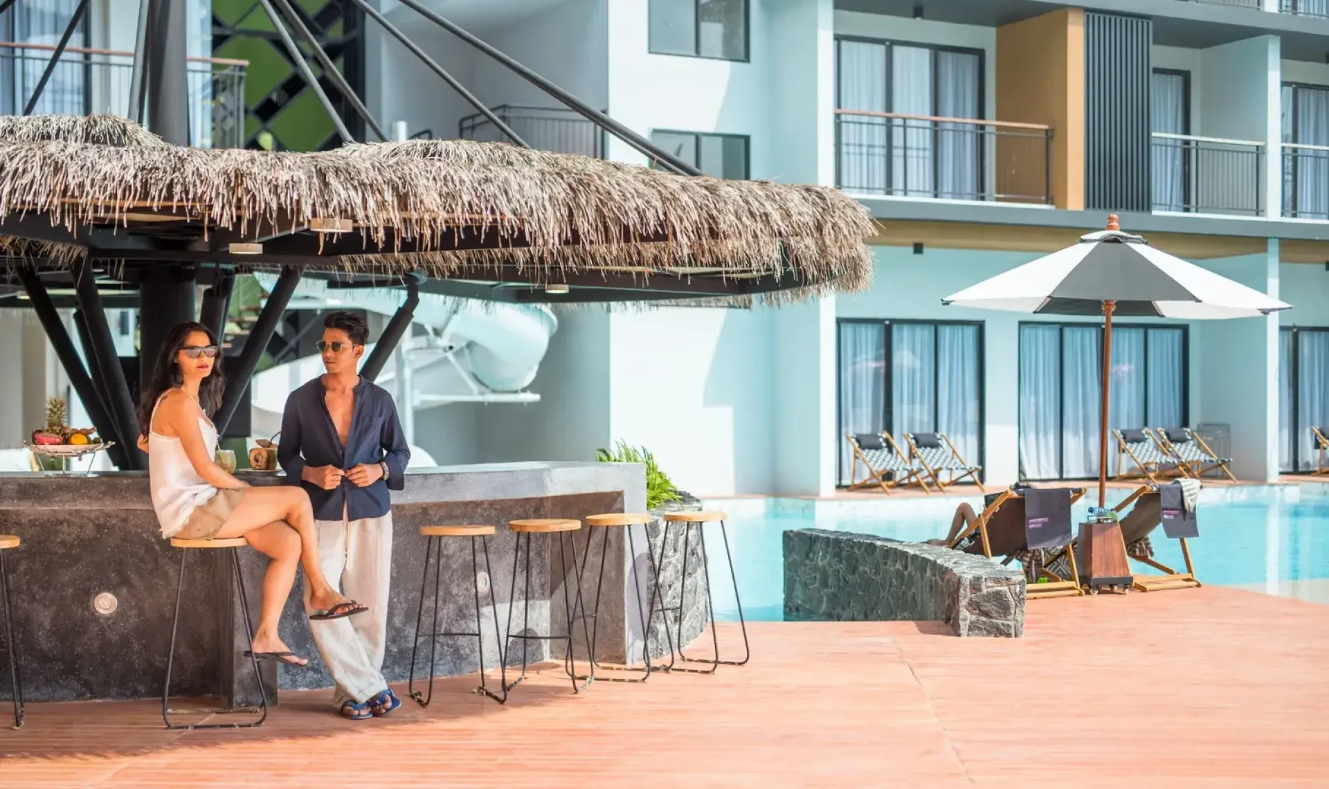 swim-up pool bar-krabi