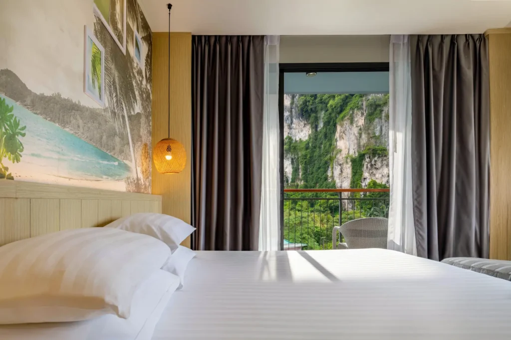 Deluxe Limestone Cliff View 23