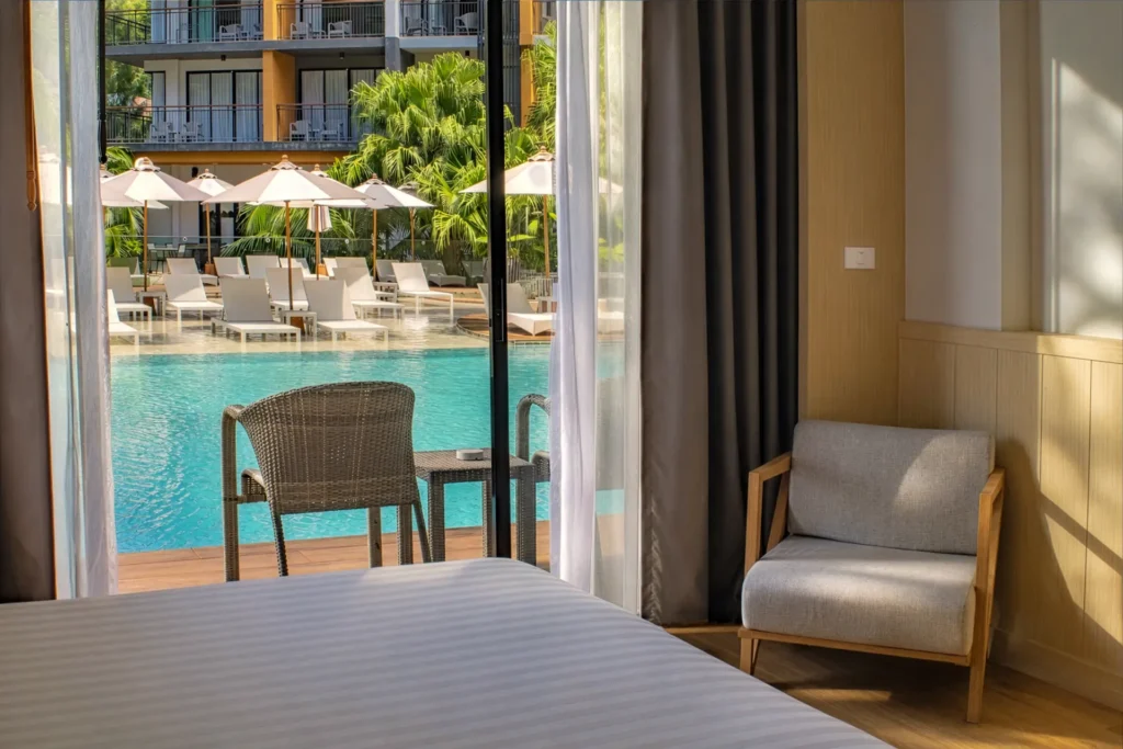 Deluxe Pool Access 25