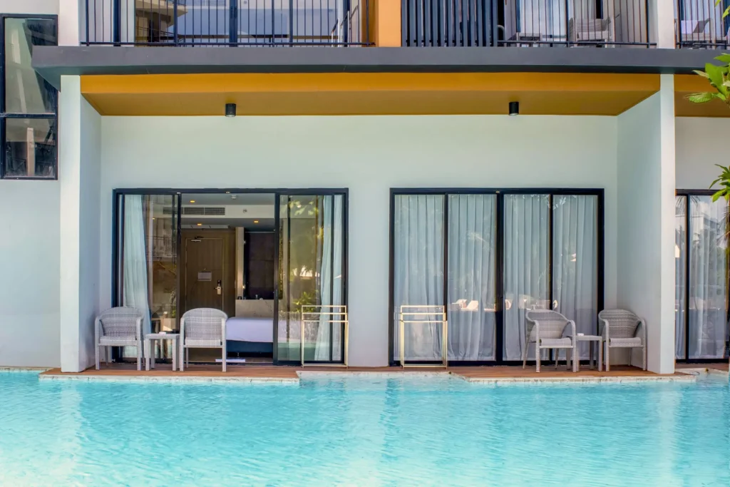 Deluxe Pool Access 31